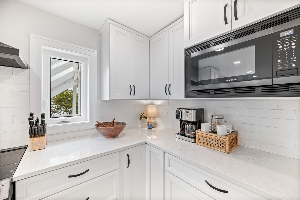 Ample counter space for all your culinary needs! Whether you're prepping meals, making coffee, or just enjoying some extra space, this kitchen has room for it all—making cooking and entertaining a breeze!