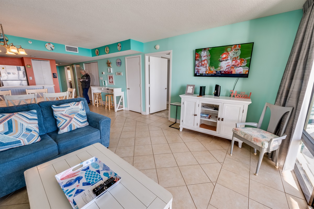 Living Room with Stunning Views🌊☀️