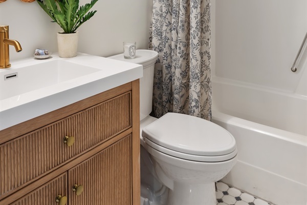 Full Bathroom  | 211C Oceanside Villas | Isle of Palms SC | IOP Escapes