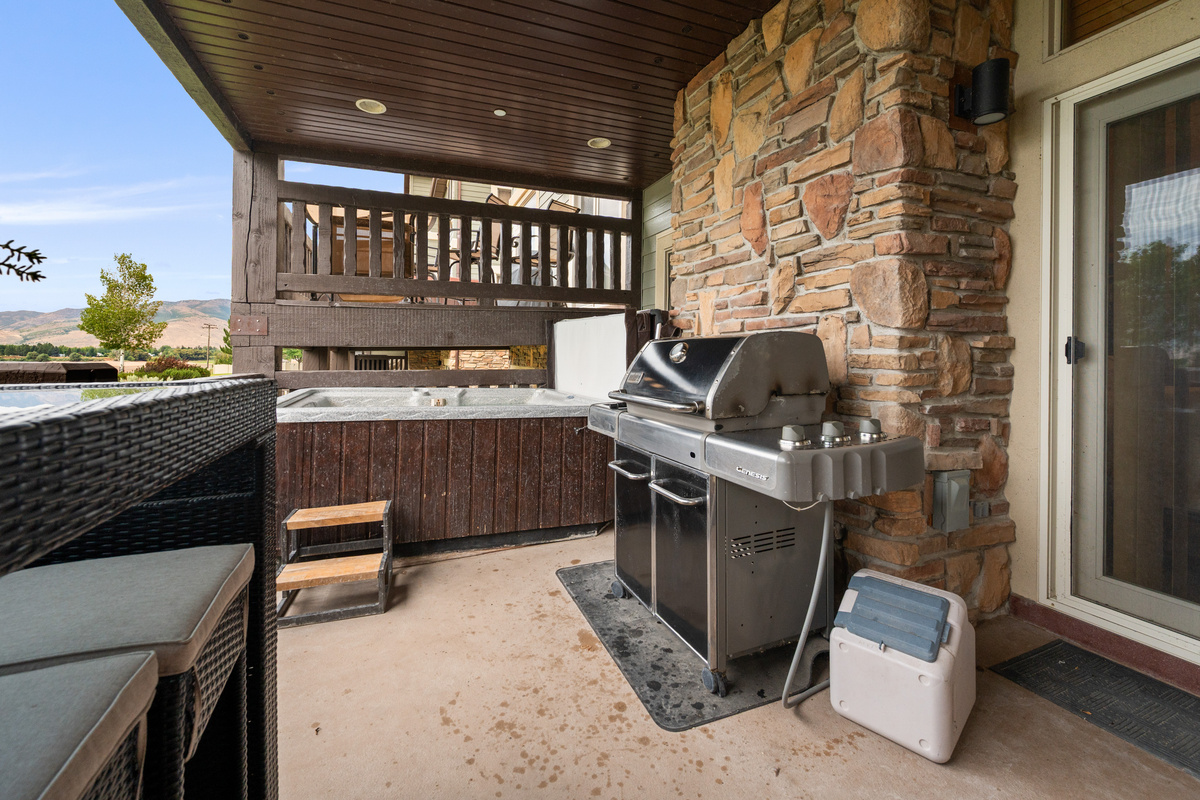 Fire up the BBQ and enjoy an easy vacation meal without missing the beautiful Utah scenery.
