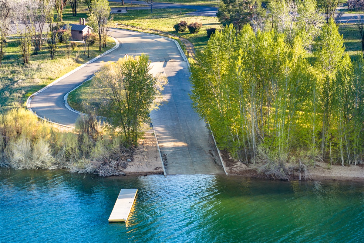 Pineview Reservoir access nearby for boating, paddleboarding, kayaking, and summer fun.