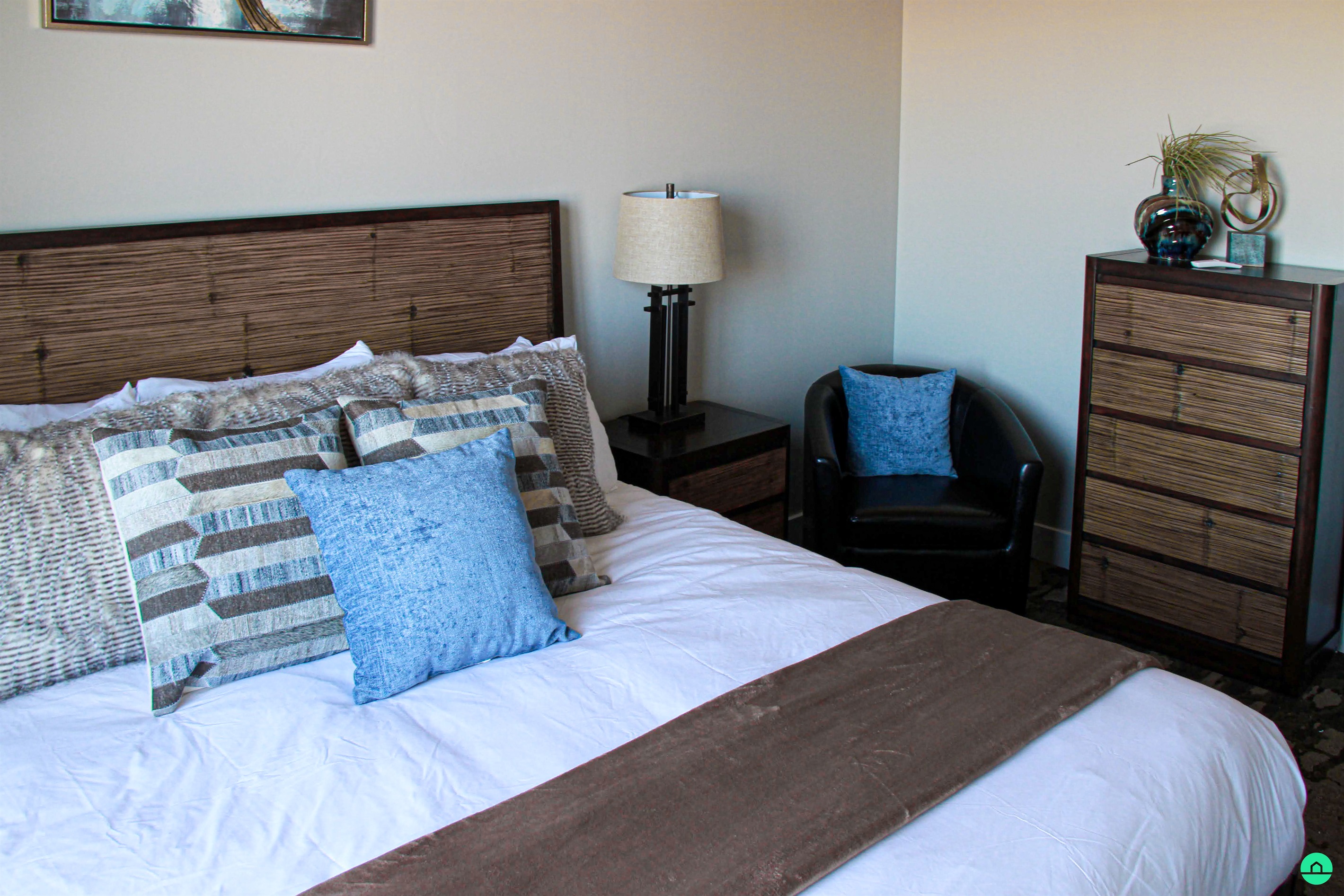 Guest Bedroom w/ King Bed