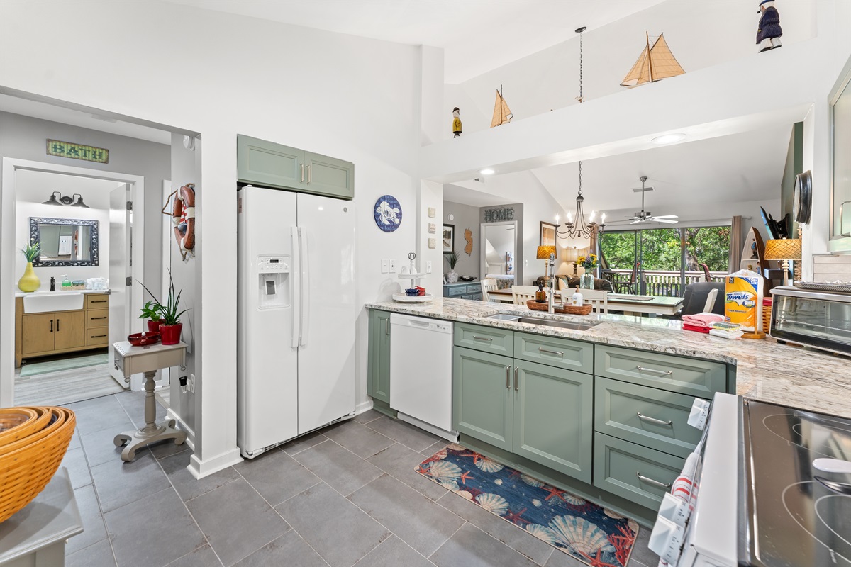Beautiful well stocked Kitchen 