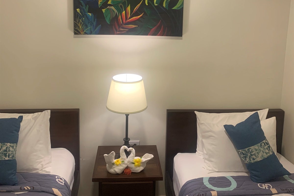 2nd BEDROOM (2-twin-beds)