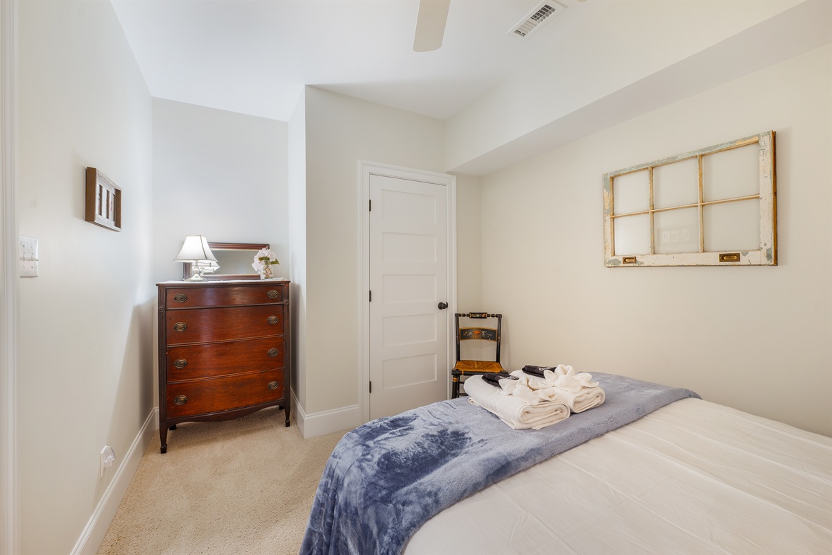 Extra sleeping - no windows in this room