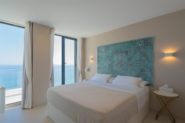 Experience unparalleled luxury in Casa Folimanka's south and west-facing king bedroom. Floor-to-ceiling windows showcase breathtaking sea views, enveloping the room in natural light. A regal retreat with views that go beyond imagination. #SeaviewElegance