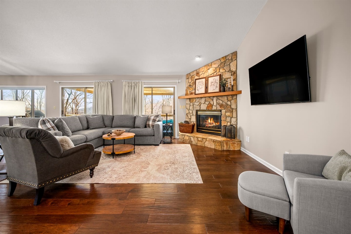 Spacious living room with fireplace
