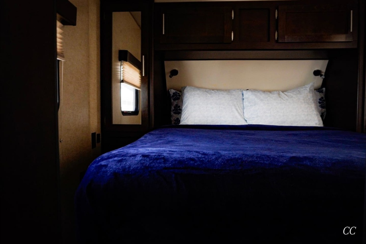 Queen size bed.