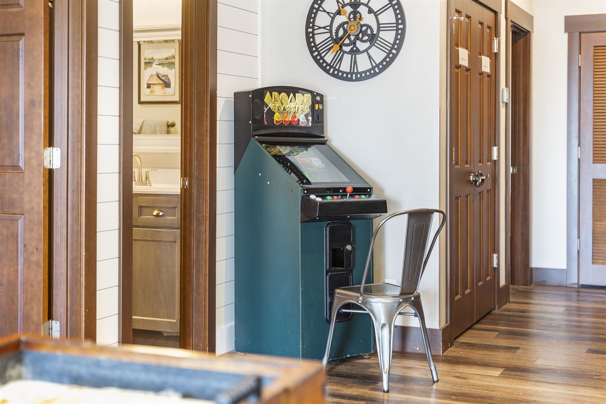 Your own arcade with 100 games!