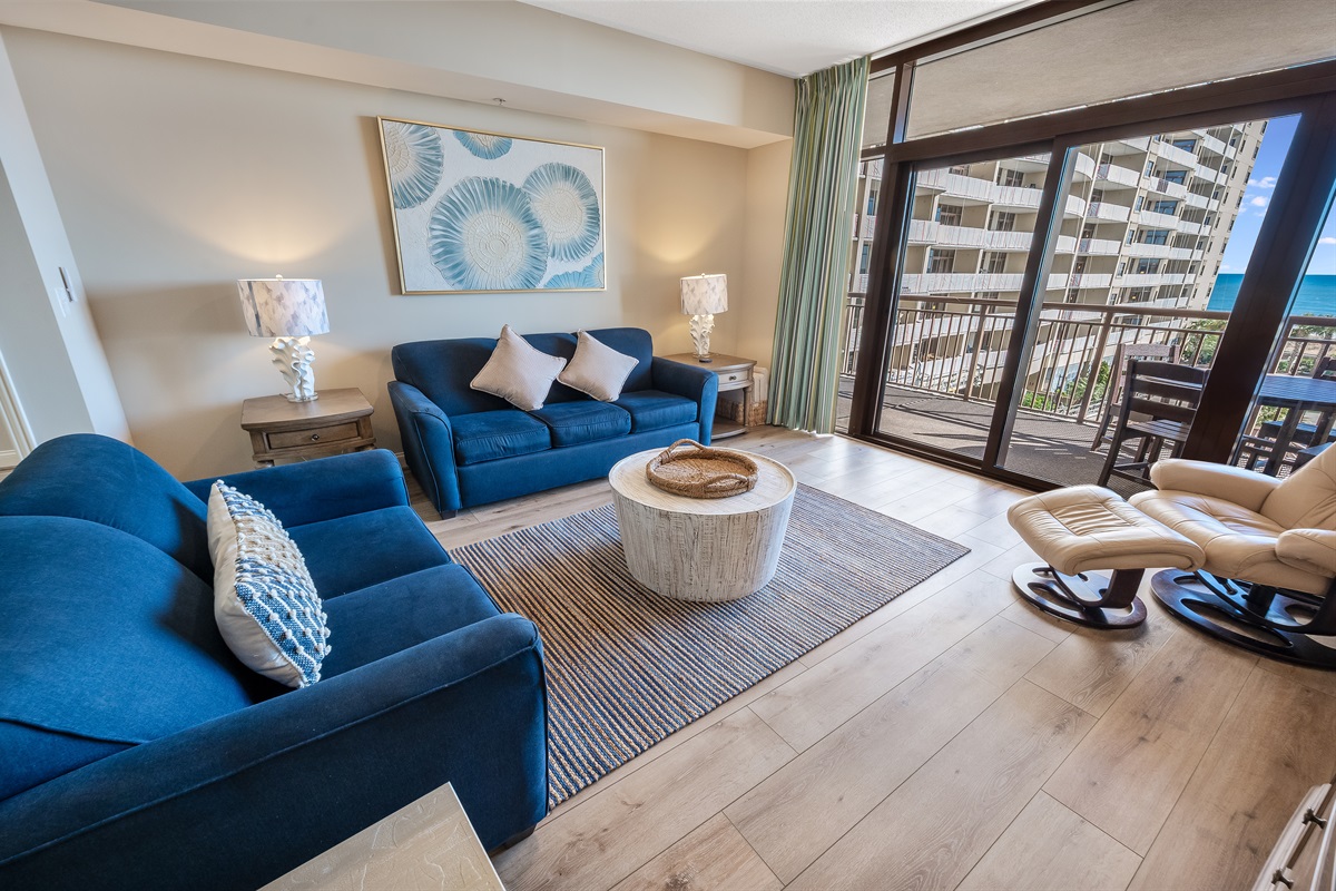 Amazing Living Room with Stunning Views🌊☀️
