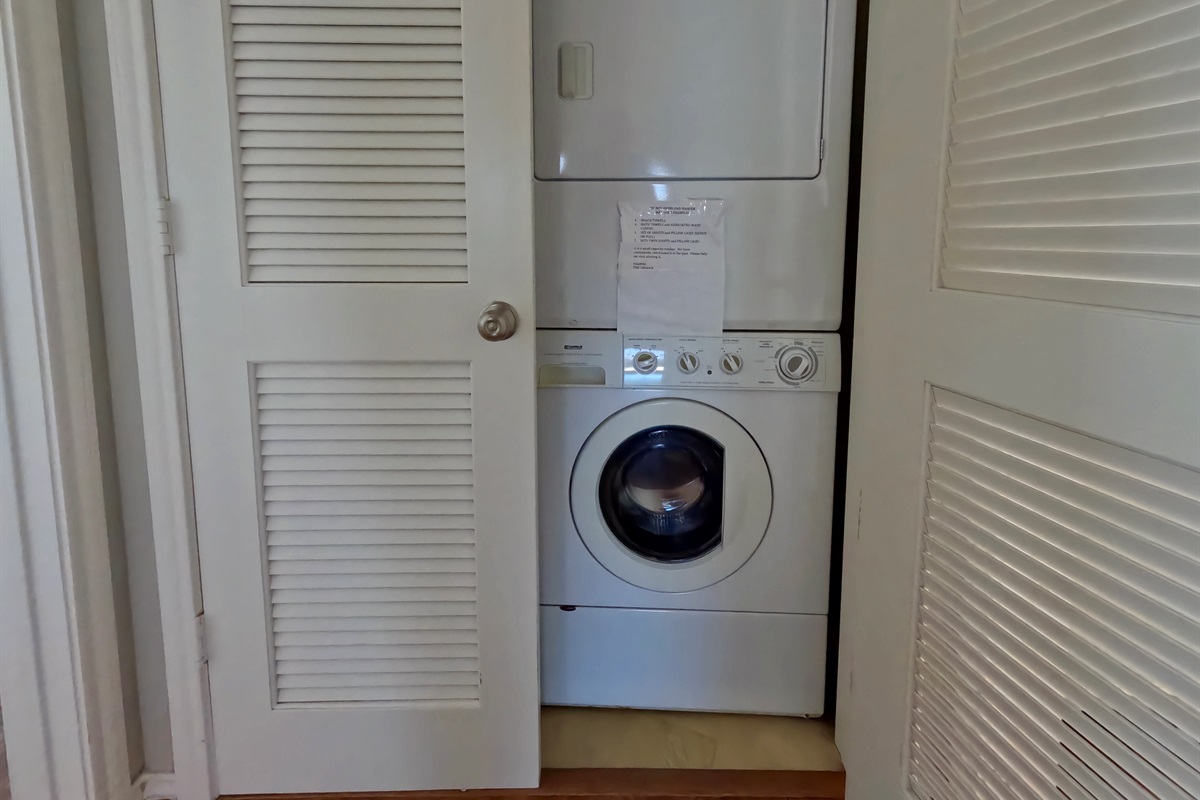 Washer and dryer on main floor