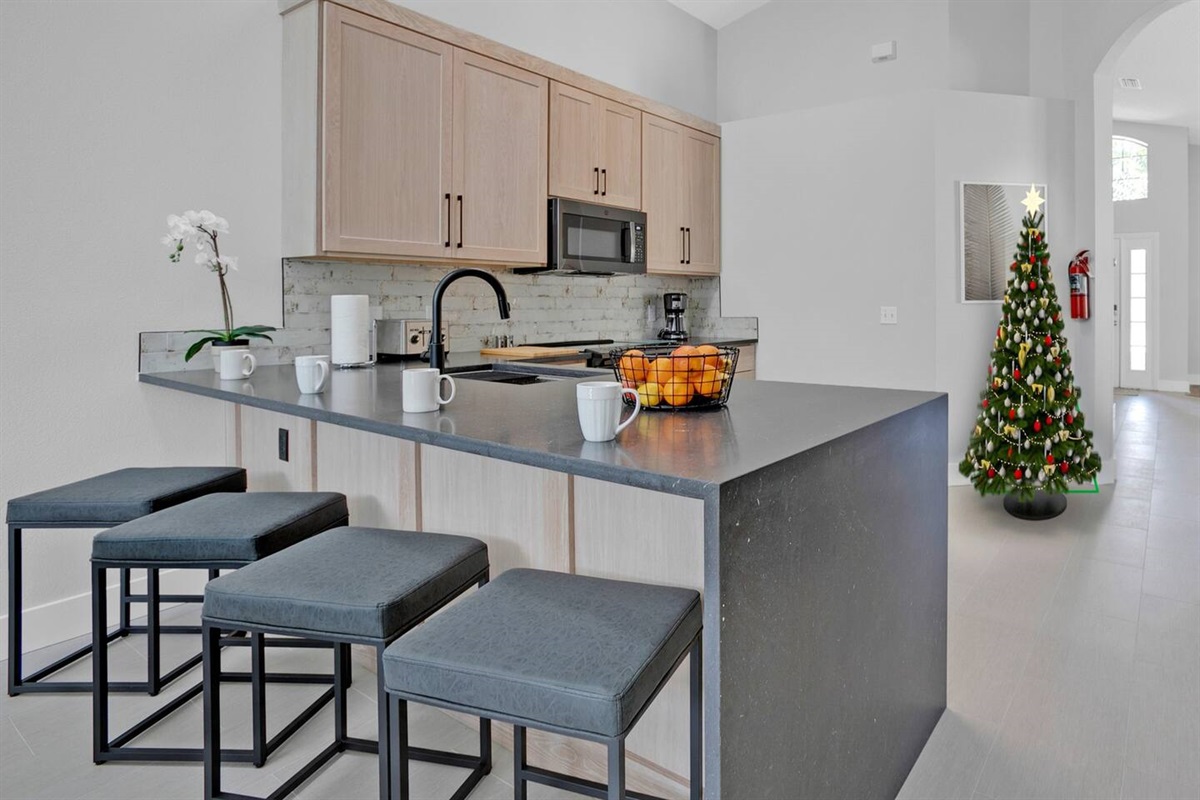 Spend super fun Holidays in Florida!Our 4 bedroom vacation home with a private pool and themed bedrooms, has a lovely natural light. Besides the amenities at our place, you have free access to the resort amenities included on the night rate!