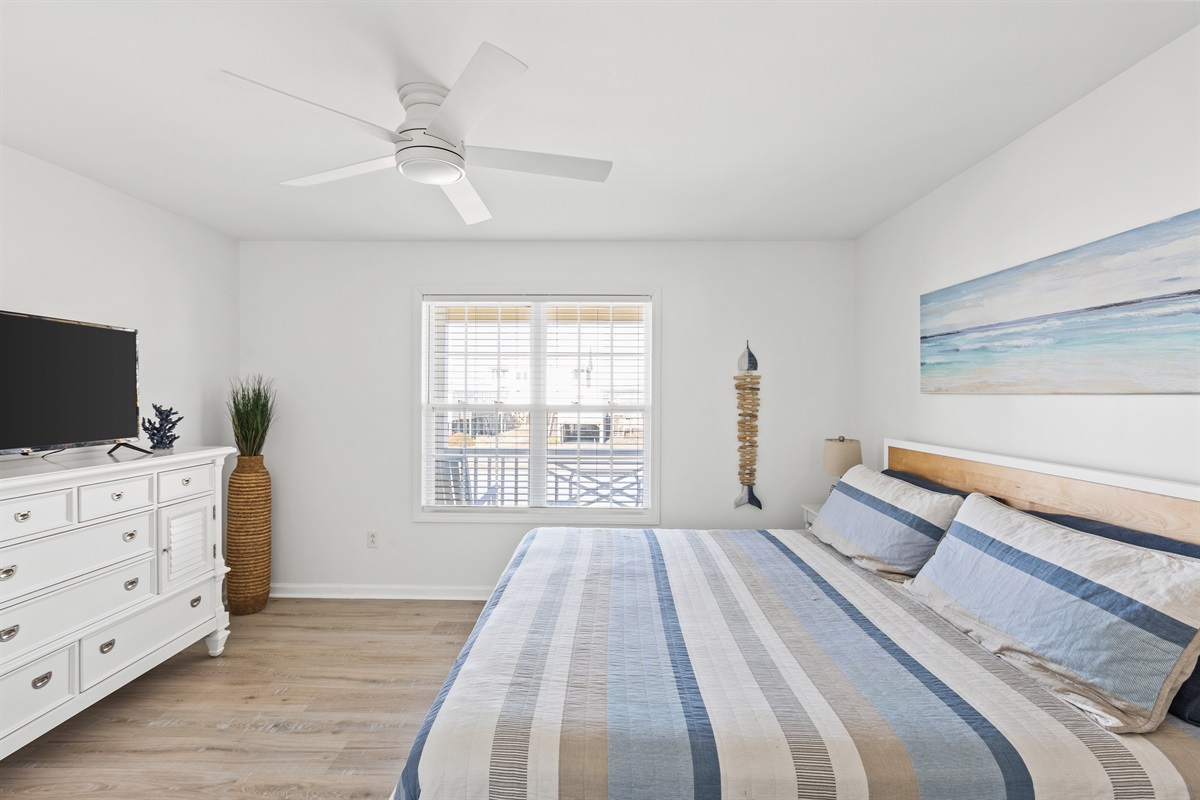 First Floor Main Bedroom (King)