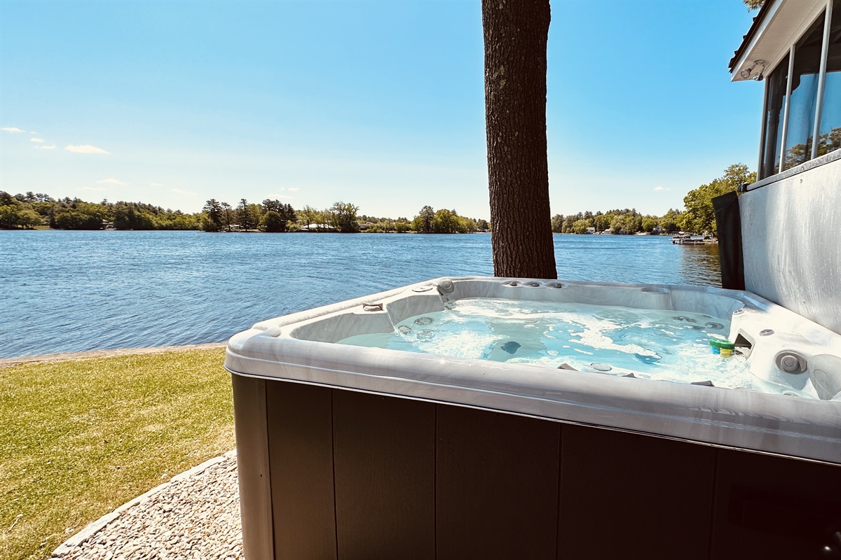 Hot Tub just feet away from the Lake!  220 Degree Views!