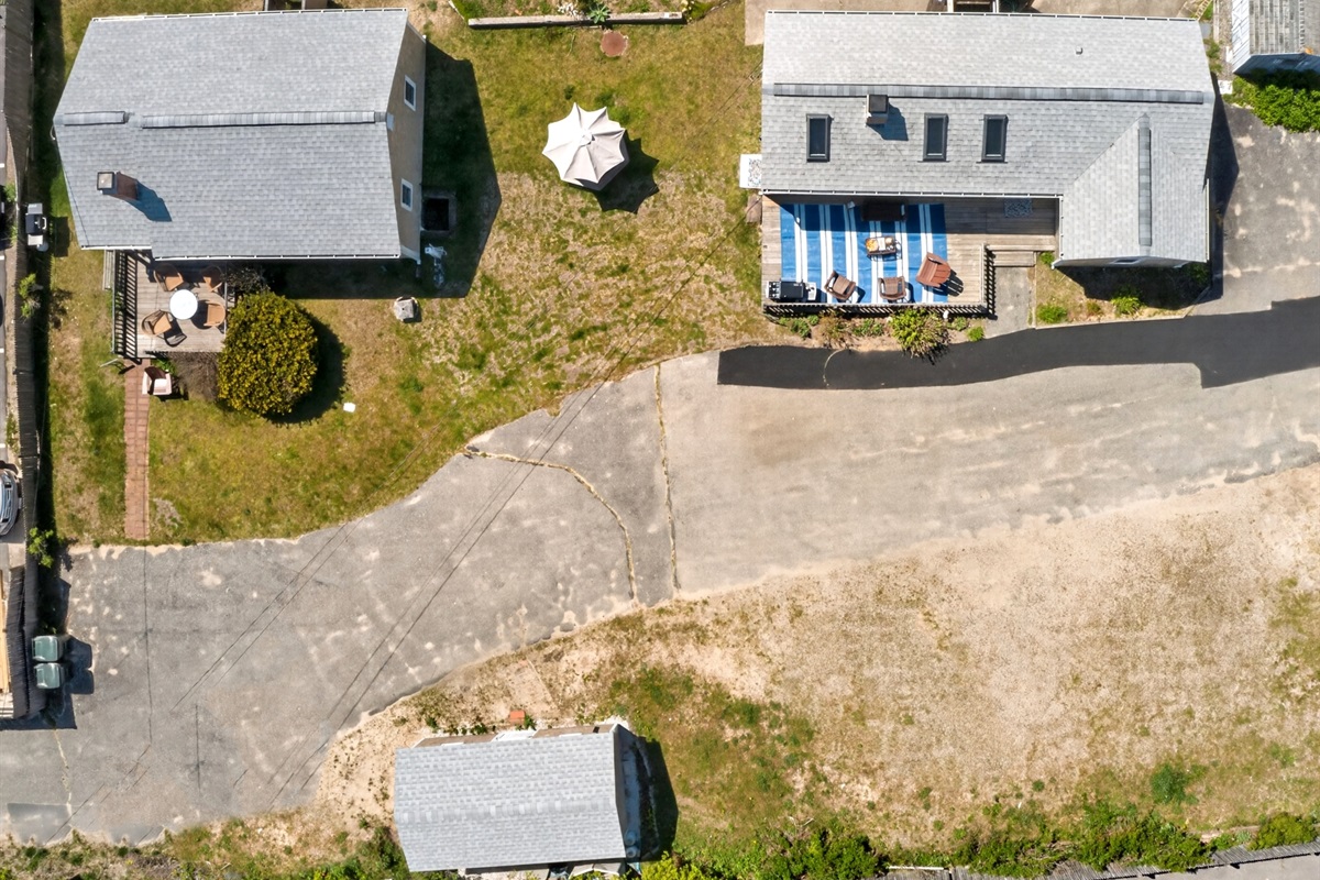 A perfect seaside escape with the shore right around the corner.