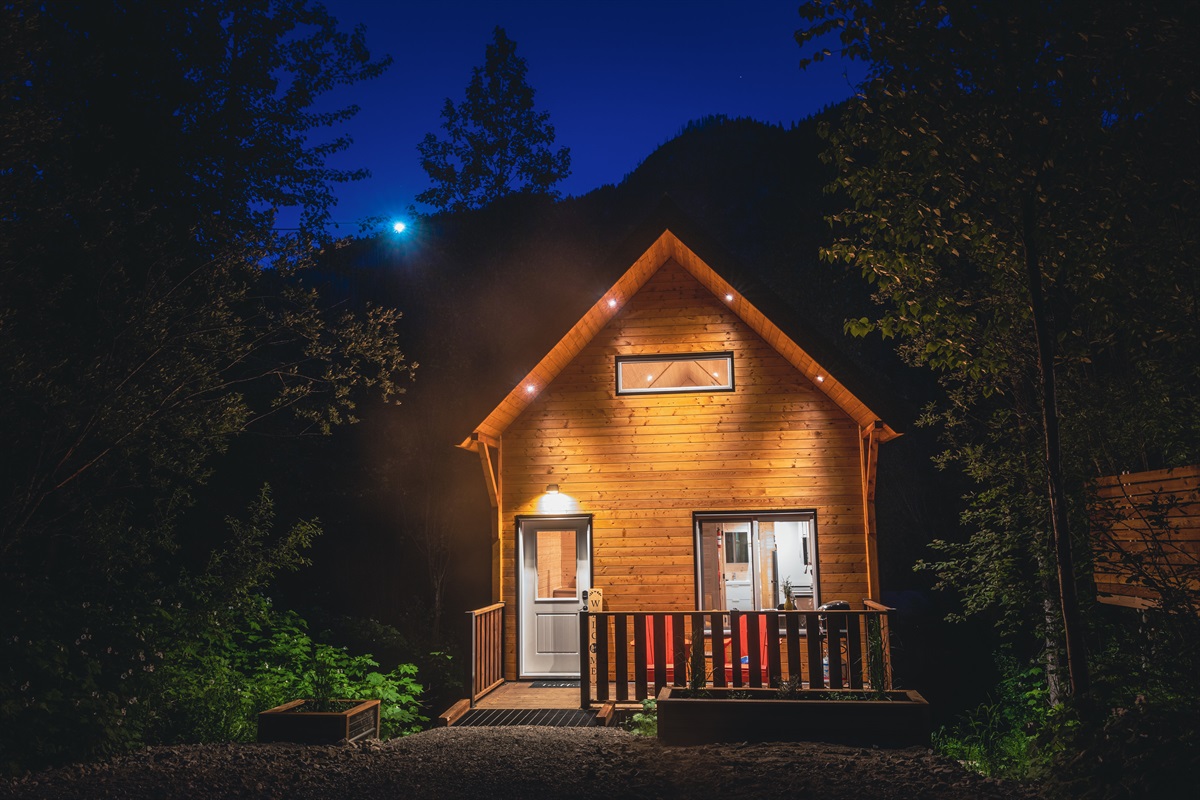 The Coziest PetFriendly Lodge in Revelstoke Alpha Mountain Lodging
