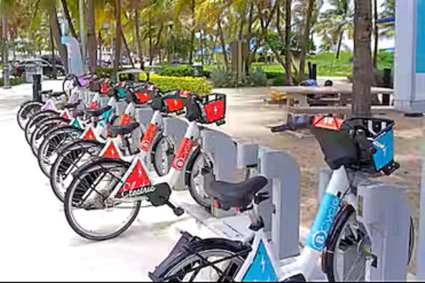 Pompano Beach Bike Share – Explore the area with easy access to public bike rentals located throughout Pompano Beach and surrounding neighborhoods.