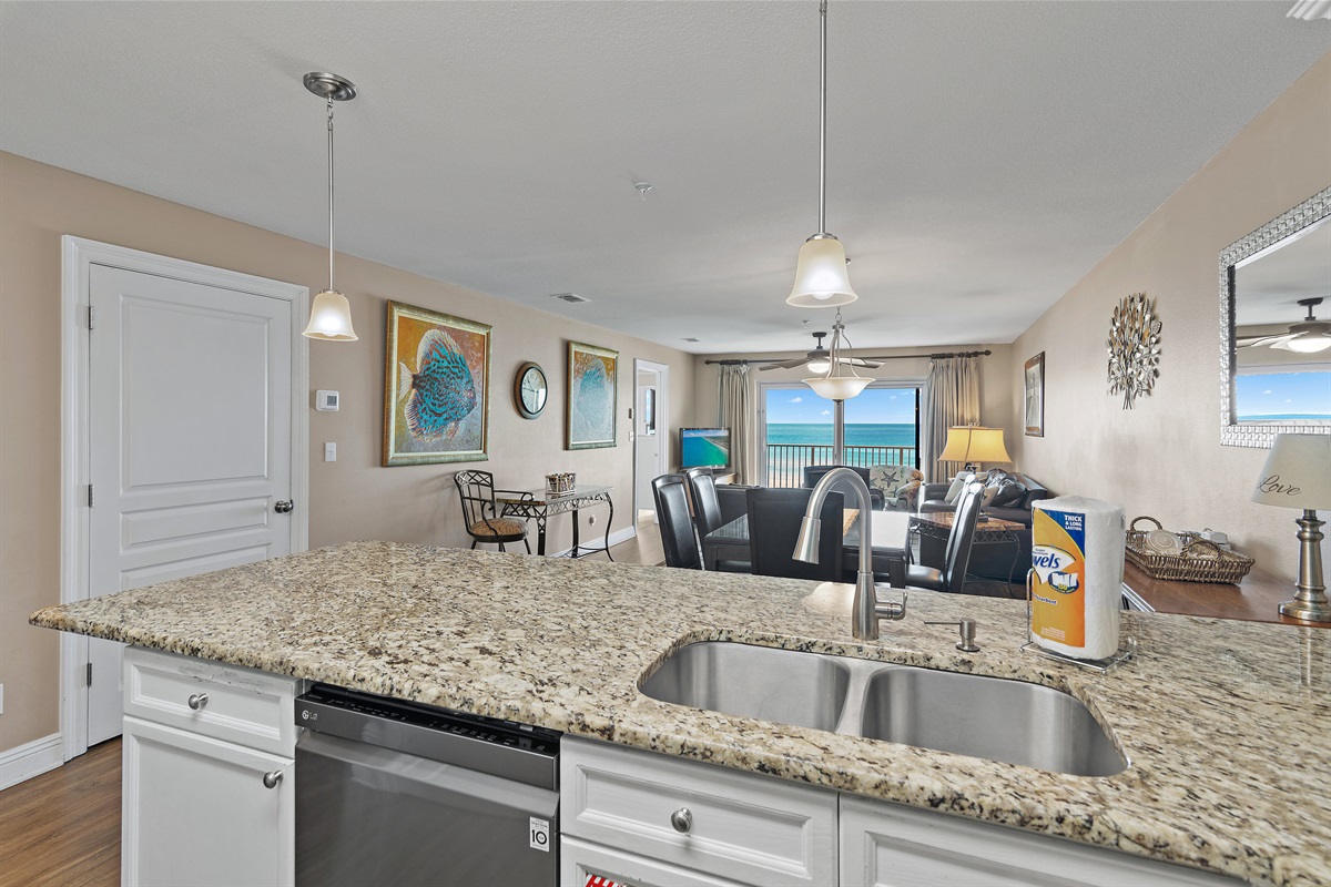 Enjoy preparing home cooked meals in this spacious, fully-stocked kitchen while overlooking the shimmering Gulf of Mexico!