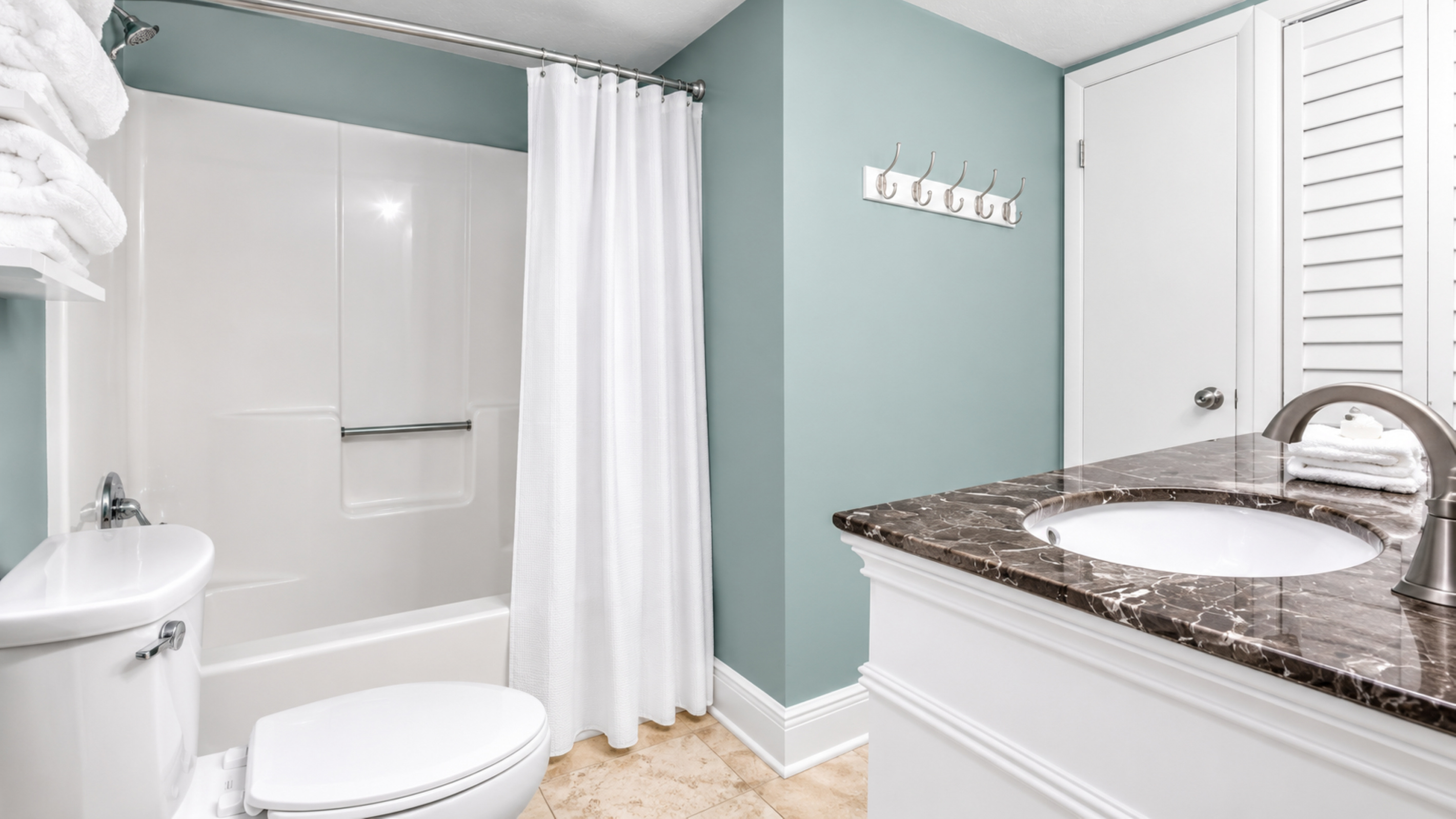Ensuite full bathroom