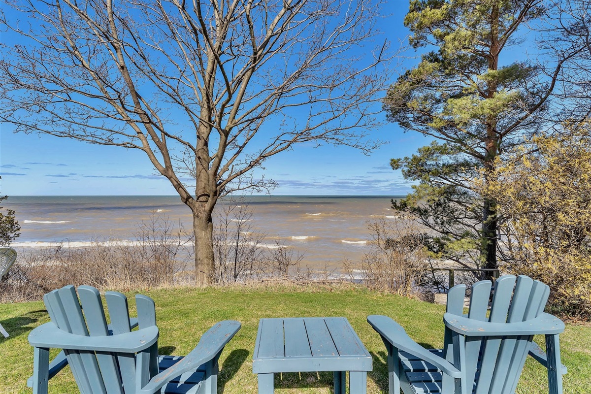 5ae0fc69a2244e568a9034ab297f7385 Large