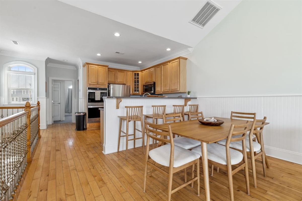 There is seating for 6 at the table, and an additional 4 spots at the kitchen counter.