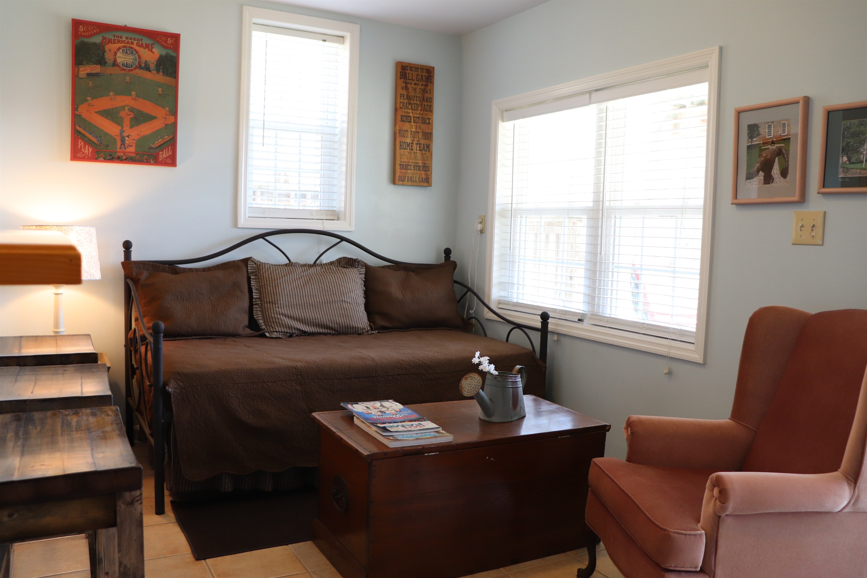 Living area with daybed