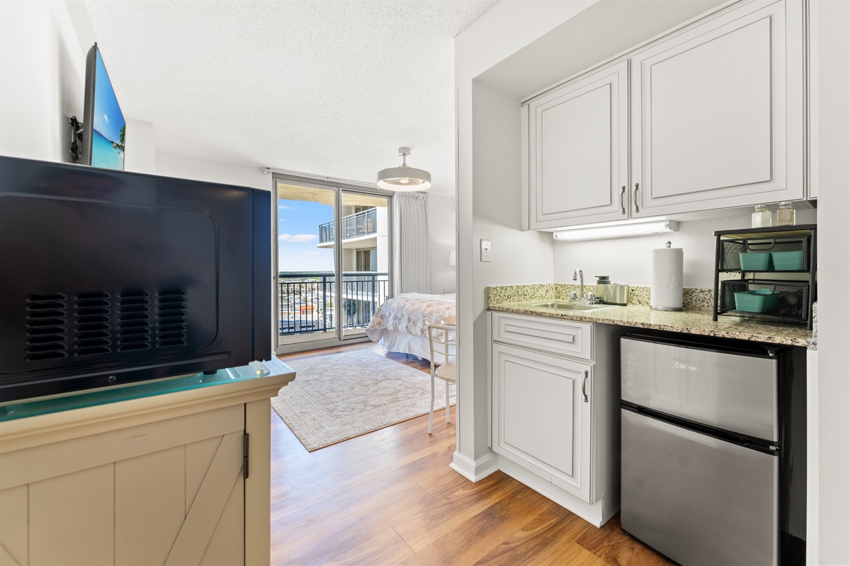 Kitchenette- microwave, minifridge, coffee maker, too
