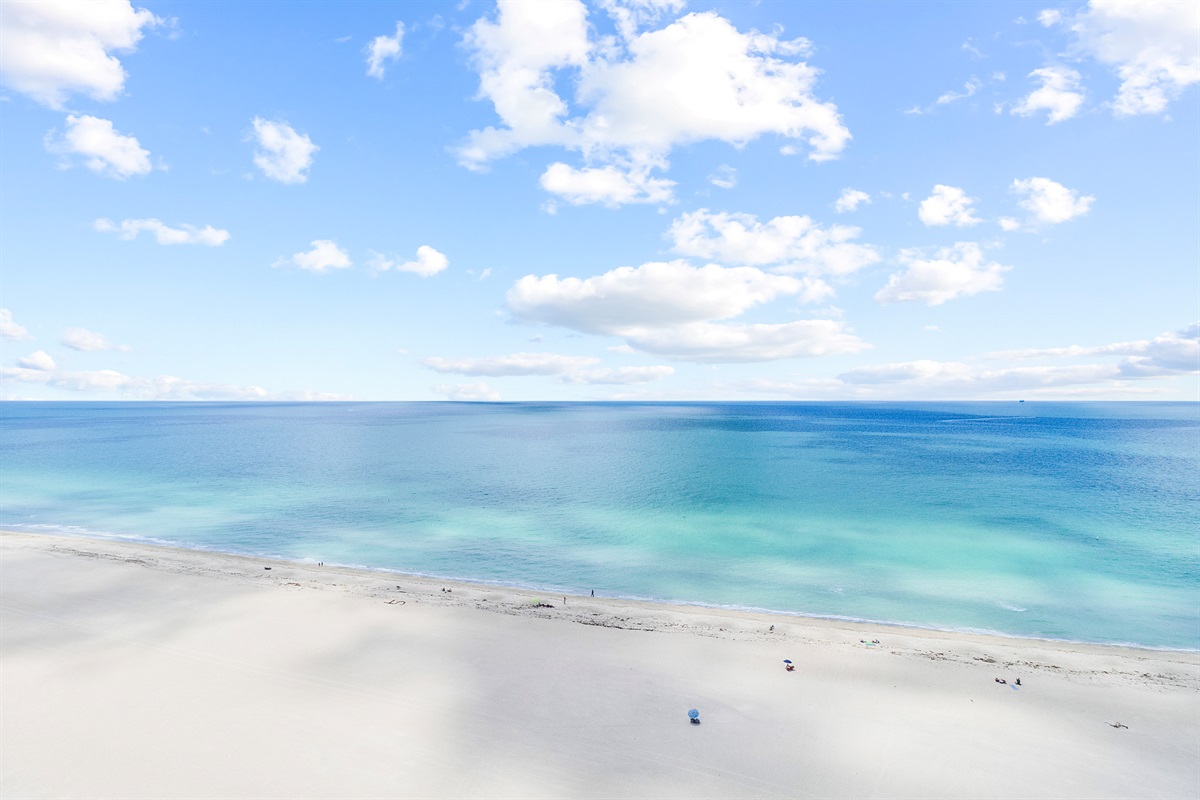 Stunning beach view from the balcony!