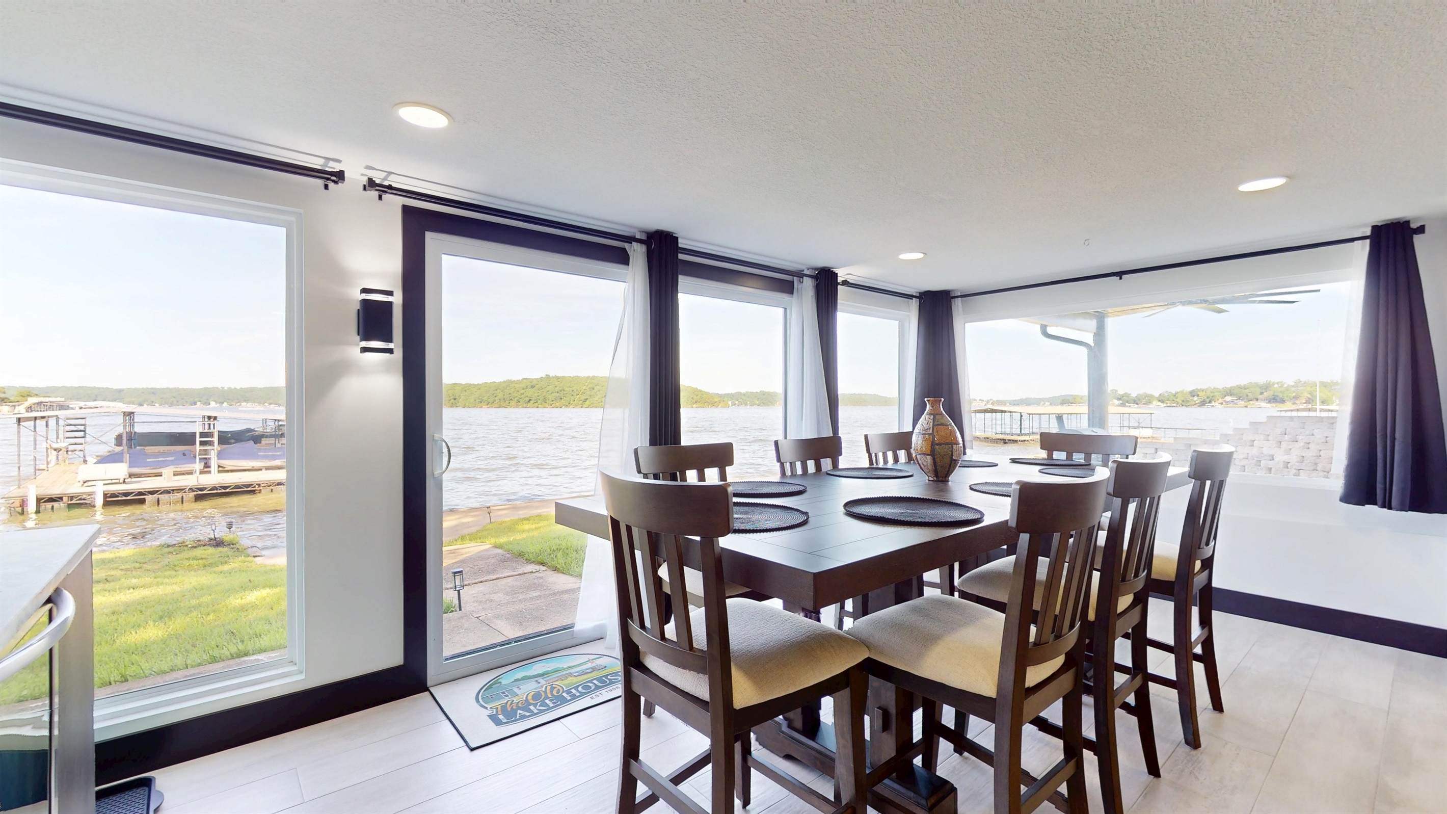 Floor to ceiling windows for those amazing Grand Views of the Gravois Arm.