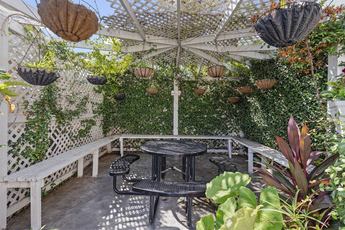 Gazebo area near the pool for condo guests to enjoy.