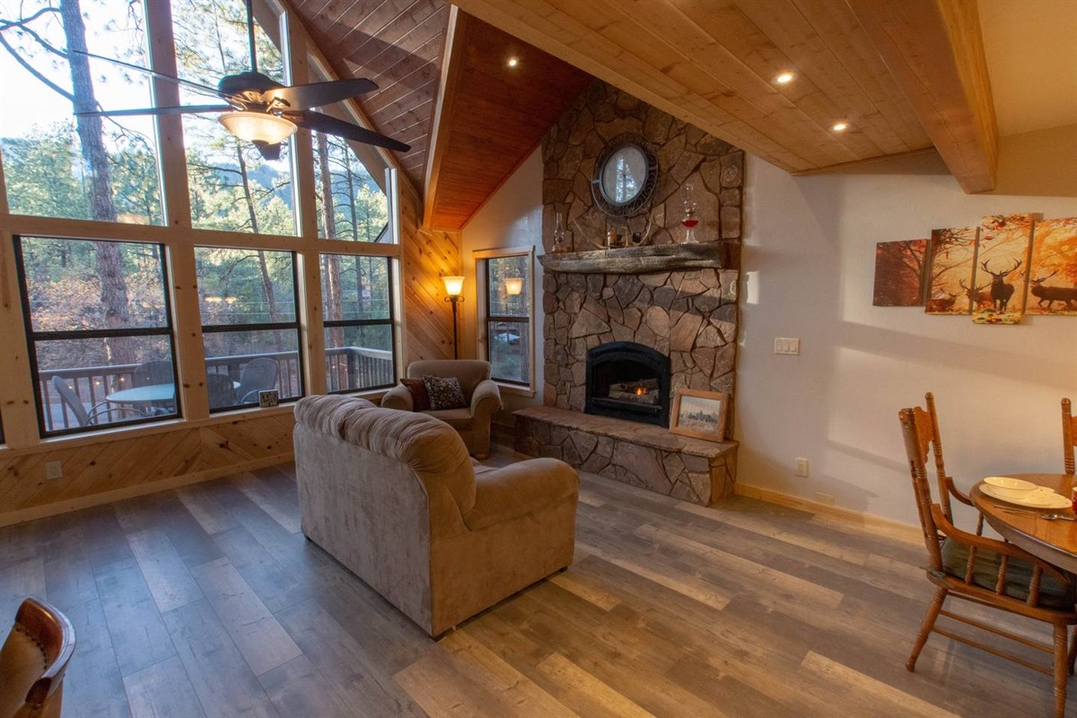 Living room, let's sit by the fireplace!