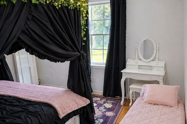 You have the option to put the unfold the rollaway bed out and move in whatever room you&rsquo;d like! 