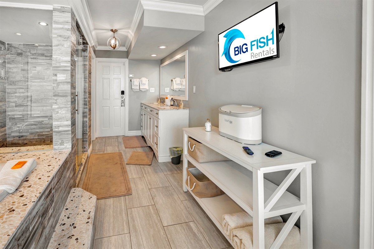 Bathroom with Amazing Views!