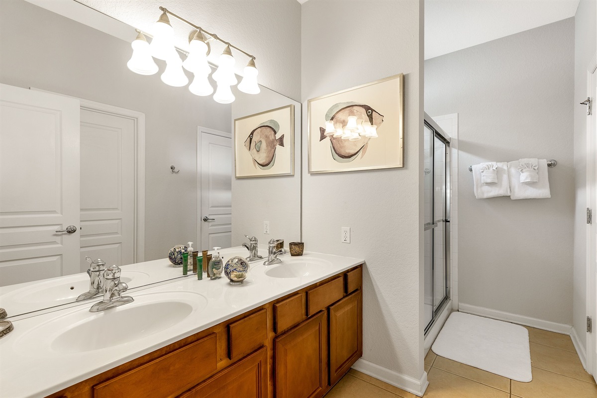 King Bathroom #2