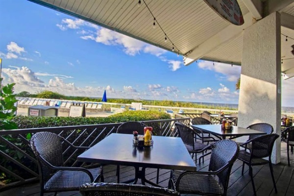 Patio dining at Oceans