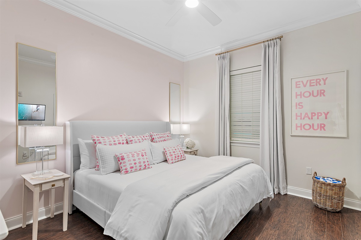 Master Bedroom (King Bed)