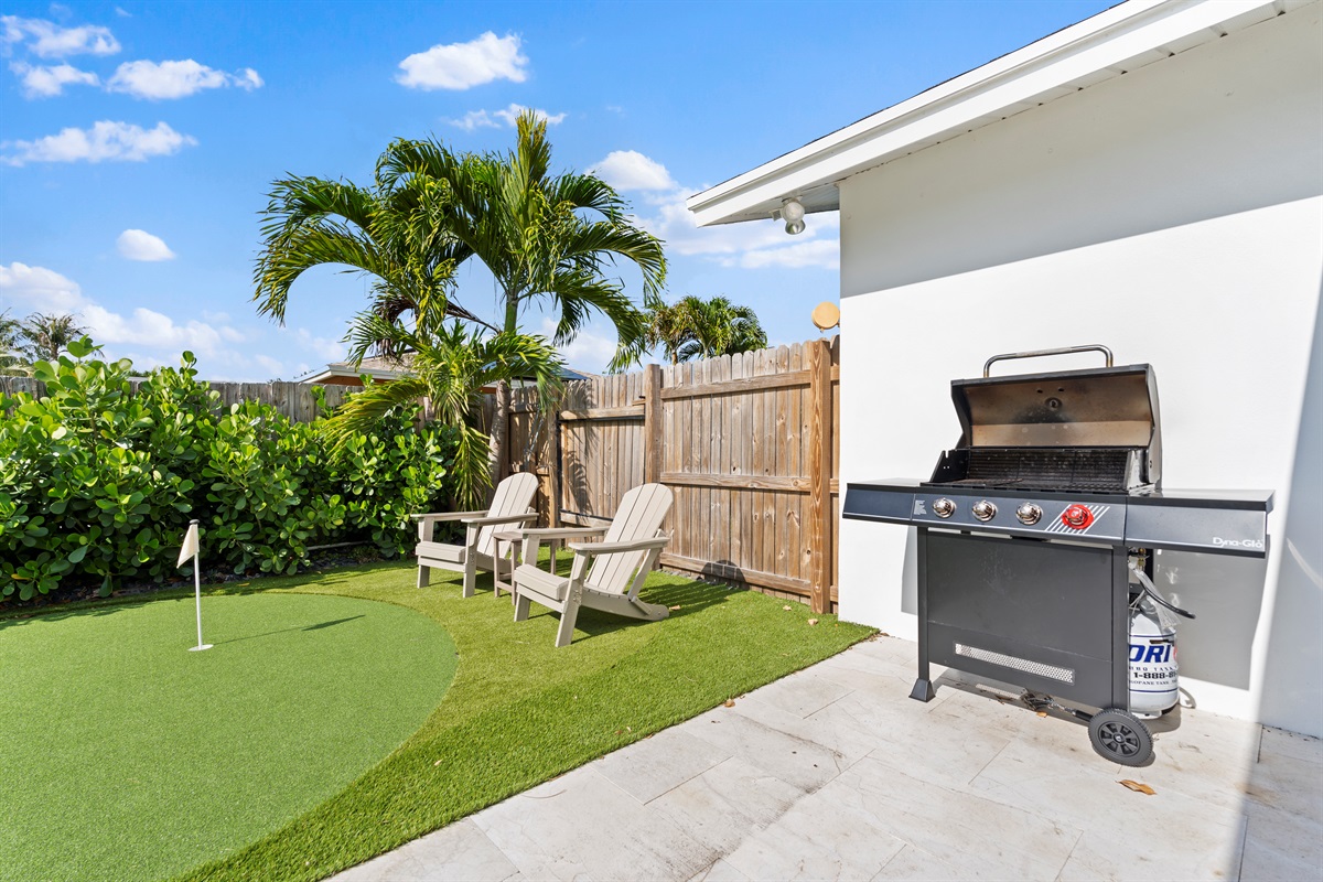Fire up the grill and enjoy effortless outdoor dining beside the private putting green and tropical landscaping.