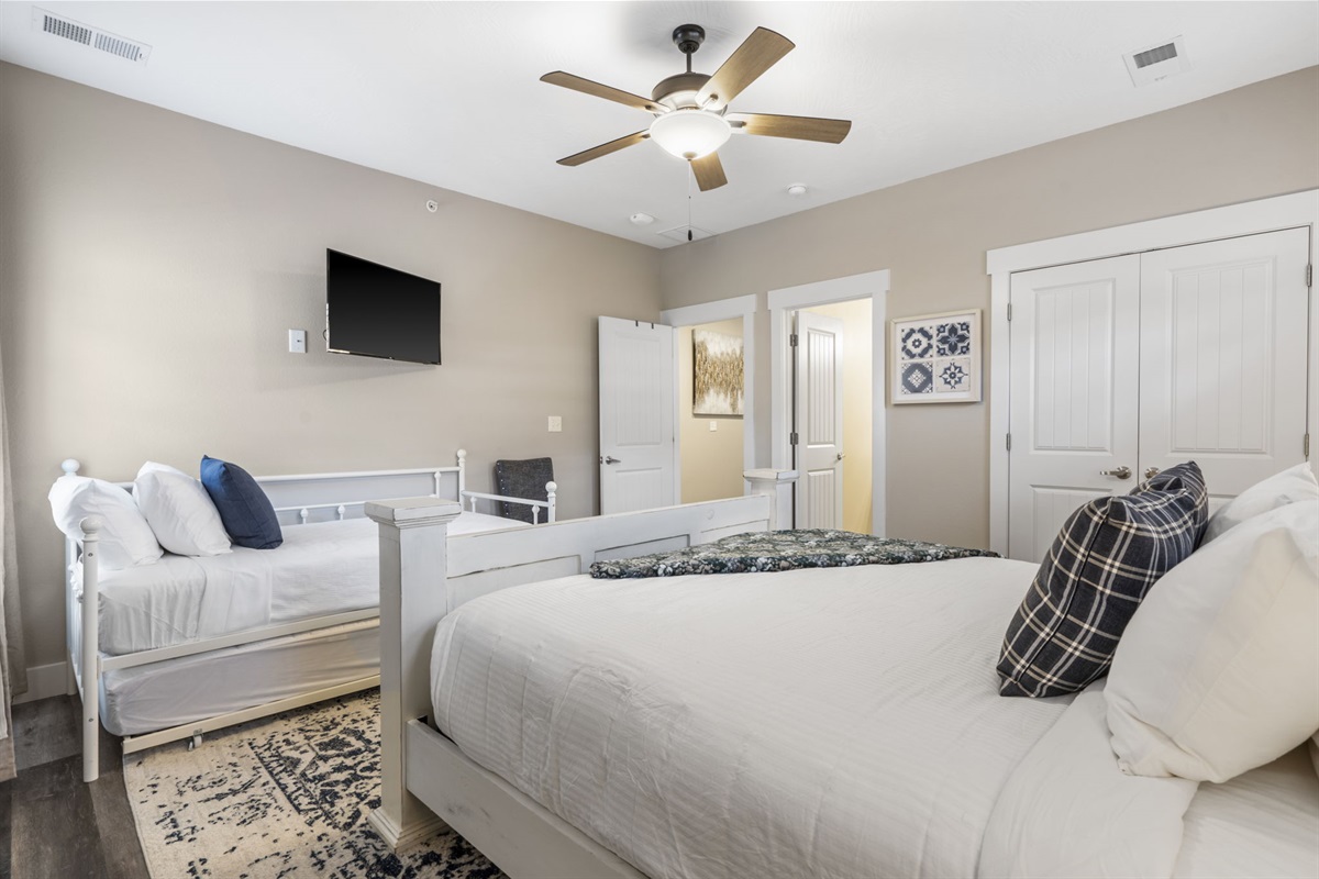 Upper level King #2 w/ ensuite bath