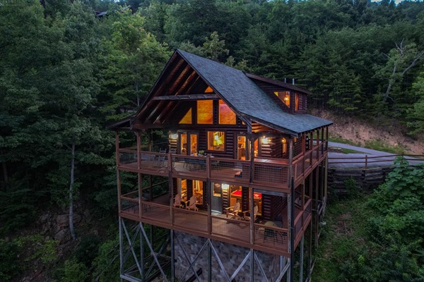 Above the Mist features 3 floors with a bedroom / bath on each level. The wrap around decks allow for plenty of room for you and your group to enjoy the views inside and out.