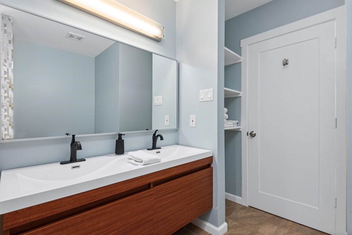 5b3ea7df208e40f7b52e0ffff3fc6ec5 Large | Beachhouse | Texas | TX | Vacation Homes | Galveston | Crystal Beach | Kokomo | Breezy Days | Beachfront Elegance | Sunrise Serenity | Southern Sands Property Management, LLC