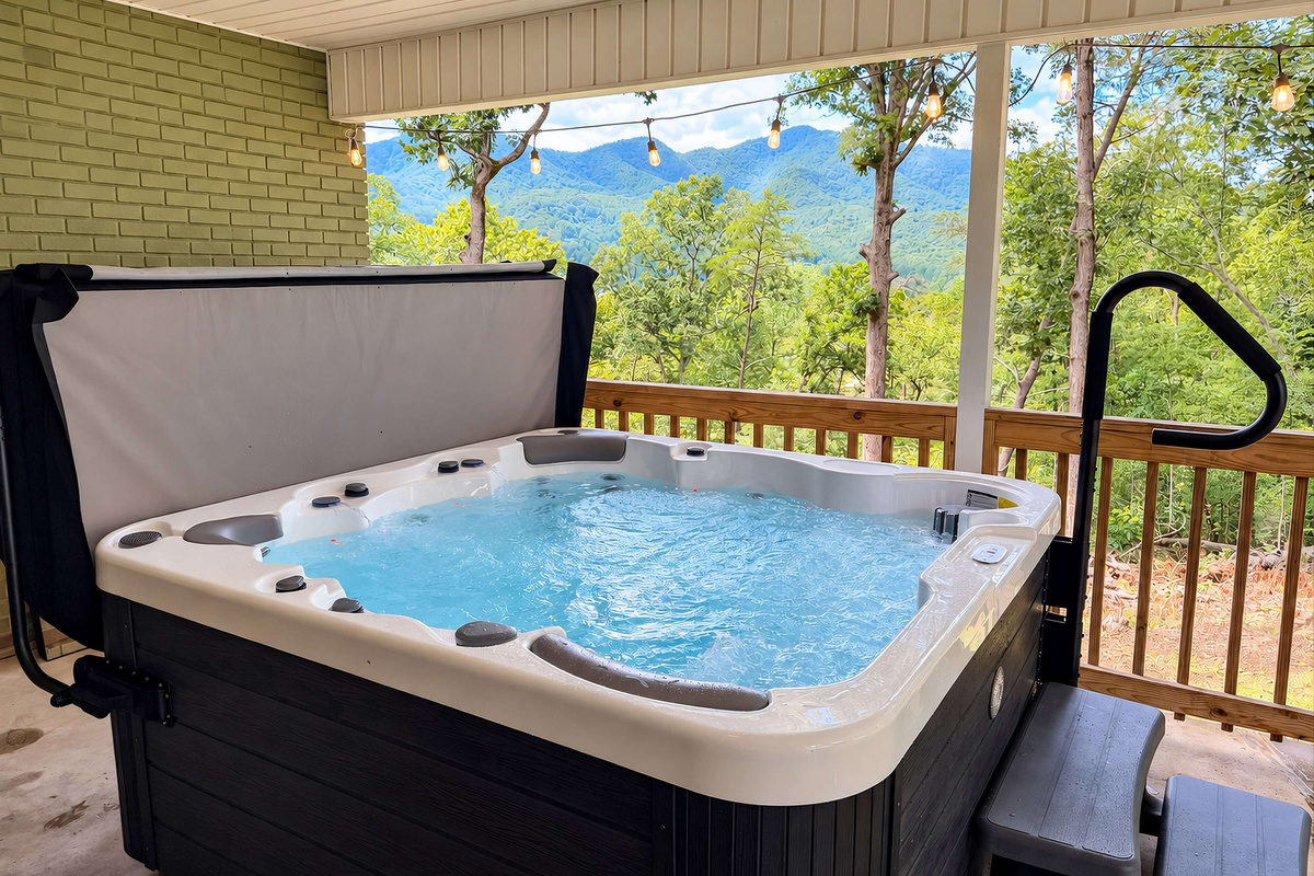 Enjoy the hot tub and mountain views!