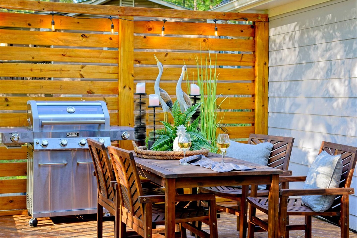 Unwind over good conversation, a cook-out under the stars and your drink of choice on this stunning upper-level deck!