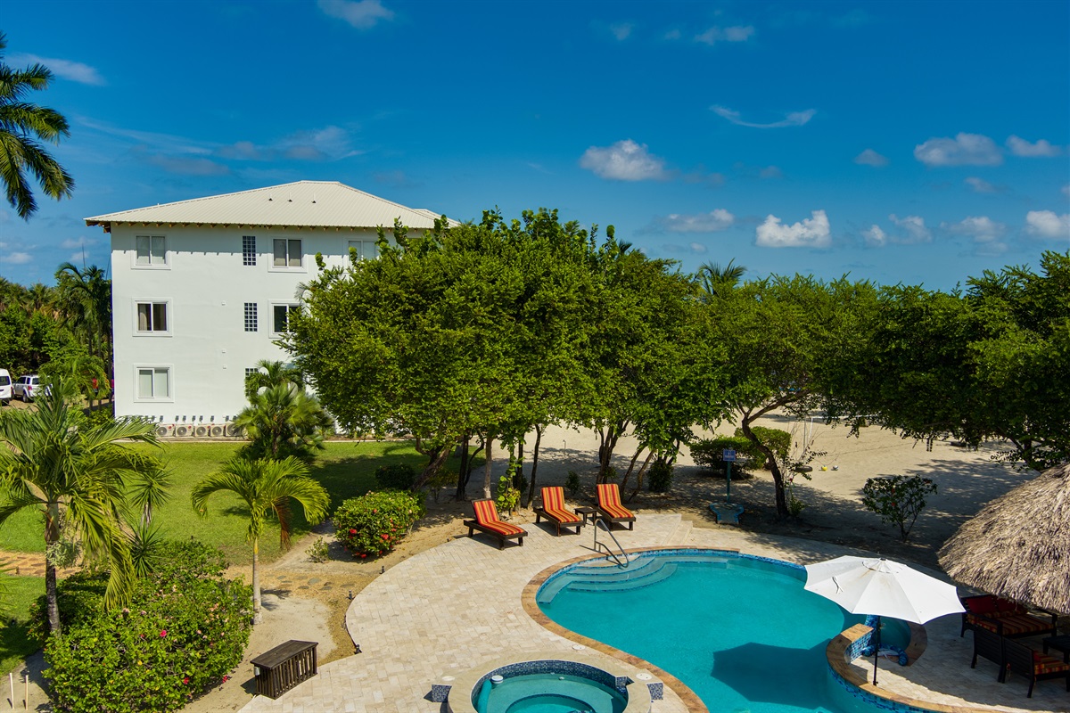 Pool, Loungers & Hot Tub