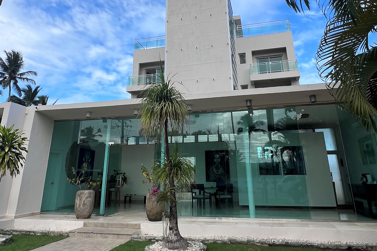 Modern & elegant entrance