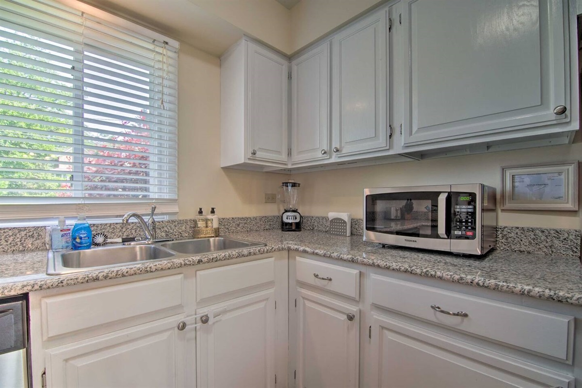 2Bd Unit:  Modern appliances including a microwave, blender, air fryer, coffee maker, toaster, rice maker and a slow cooker make all your culinary adventures easy and fun.  The private deck has a gas grill for outdoor barbecuing.