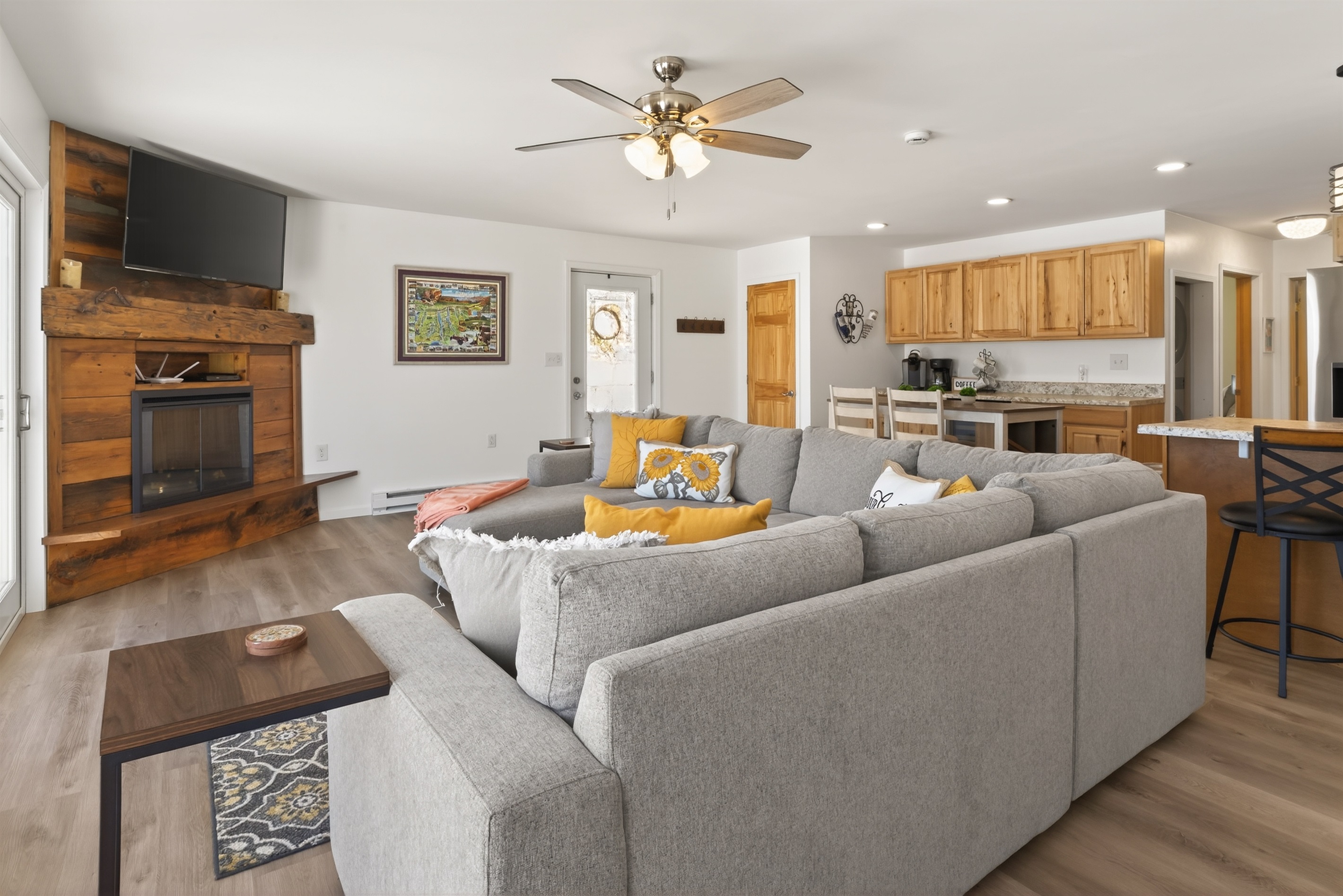 Spacious living room with fold out sofa