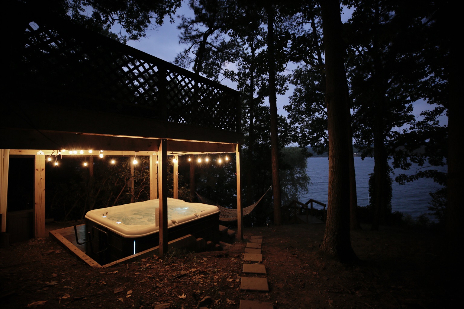 Cozy Cottage with Hot Tub