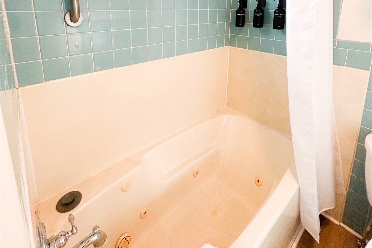 Bath/shower with jetted tub