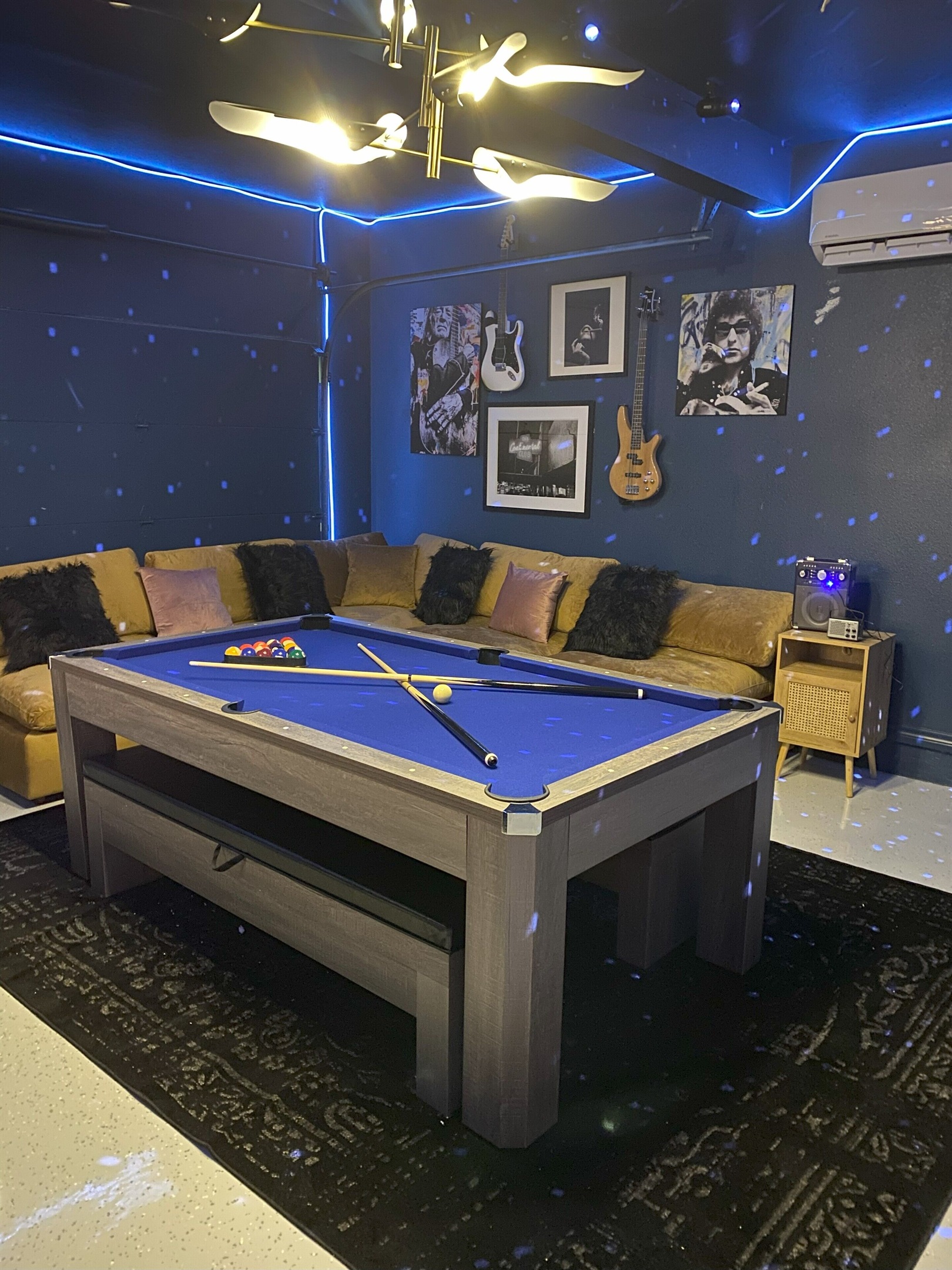 Welcome to your exclusive & modern speakeasy! Indulge in luxury with a sleek pool table, neon-lit bar, and vintage arcade games. Enjoy your favorite drink under a canopy of ambient lights. Perfect for a night of fun and relaxation in true style.