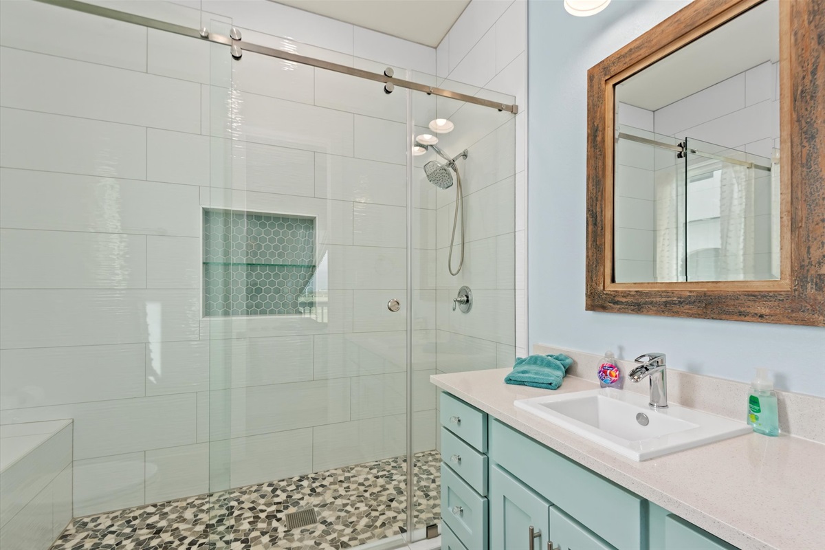 5b6483c8b636467fb198e13f4a507ad4 Large | Beachhouse | Texas | TX | Vacation Homes | Galveston | Crystal Beach | Kokomo | Breezy Days | Beachfront Elegance | Sunrise Serenity | Southern Sands Property Management, LLC